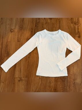 Women’s White Long-Sleeve Crewneck Tee NWOT